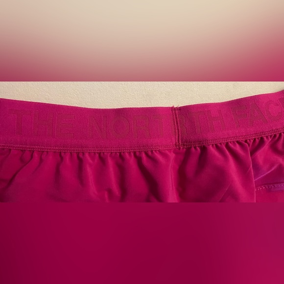 NWT The North Face Woman Shorts Size M Fuchsia Hot Pink Color - Picture 9 of 13